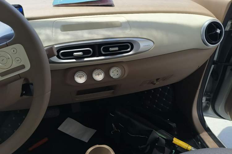 Used Wuling Hongguang MINIEV 2025 Four-Door Version Advanced Edition Audio And AC Panel