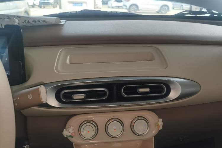 Used Wuling Hongguang MINIEV 2025 Four-Door Version Advanced Edition Audio And AC Panel