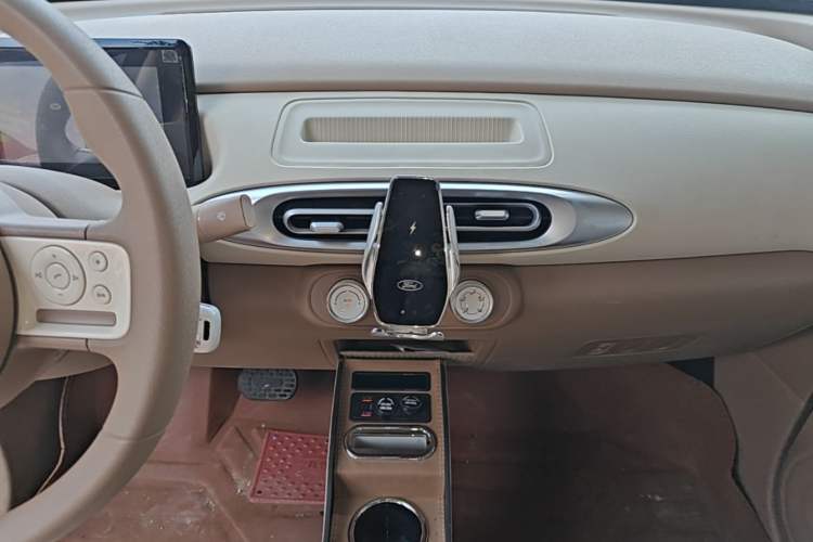 Used Wuling Hongguang MINIEV 2025 Four-Door Version Advanced Edition Audio And AC Panel