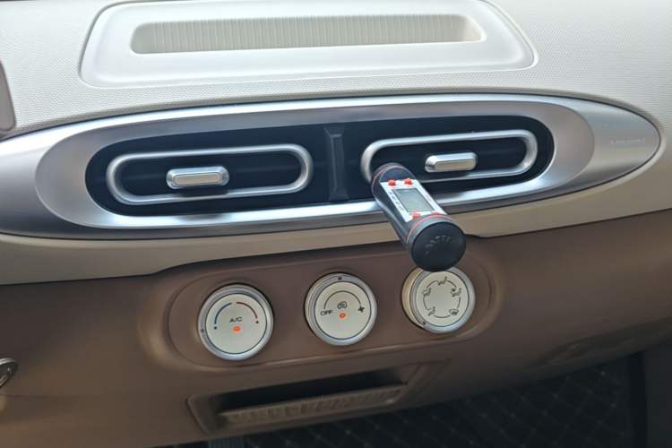 Used Wuling Hongguang MINIEV 2025 Four-Door Version Advanced Edition Audio And AC Panel