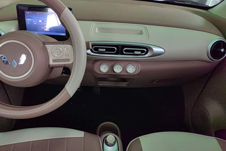 Used Wuling Hongguang MINIEV 2025 Four-Door Version Advanced Edition Audio And AC Panel