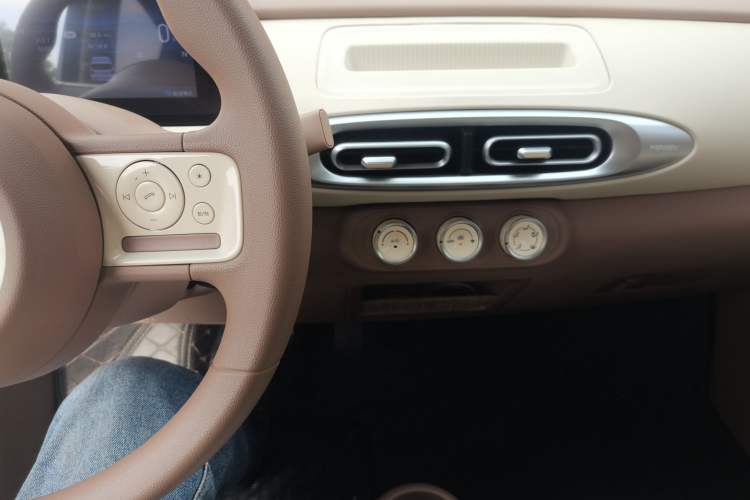 Used Wuling Hongguang MINIEV 2025 Four-Door Version Advanced Edition Audio And AC Panel