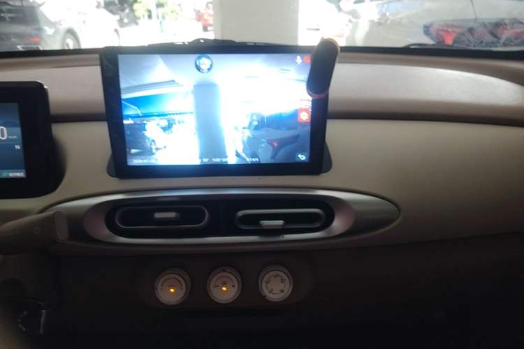 Used Wuling Hongguang MINIEV 2025 Four-Door Version Advanced Edition Audio And AC Panel