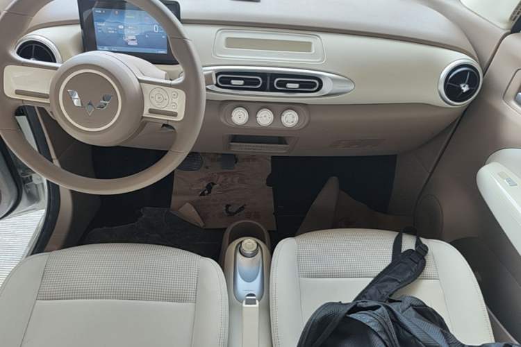 Used Wuling Hongguang MINIEV 2025 Four-Door Version Advanced Edition Audio And AC Panel