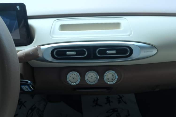 Used Wuling Hongguang MINIEV 2025 Four-Door Version Advanced Edition Audio And AC Panel