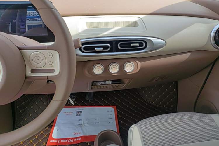 Used Wuling Hongguang MINIEV 2025 Four-Door Version Advanced Edition Audio And AC Panel