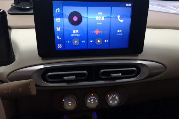 Used Wuling Hongguang MINIEV 2025 Four-Door Version Zhenxiang+ Edition Audio And AC Panel