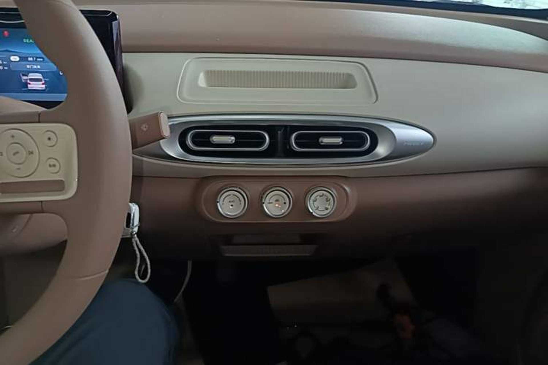 Used Wuling Hongguang MINIEV 2025 Four-Door Version Advanced Edition Audio And AC Panel