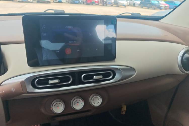 Used Wuling Hongguang MINIEV 2025 Four-Door Version Zhenxiang+ Edition Audio And AC Panel