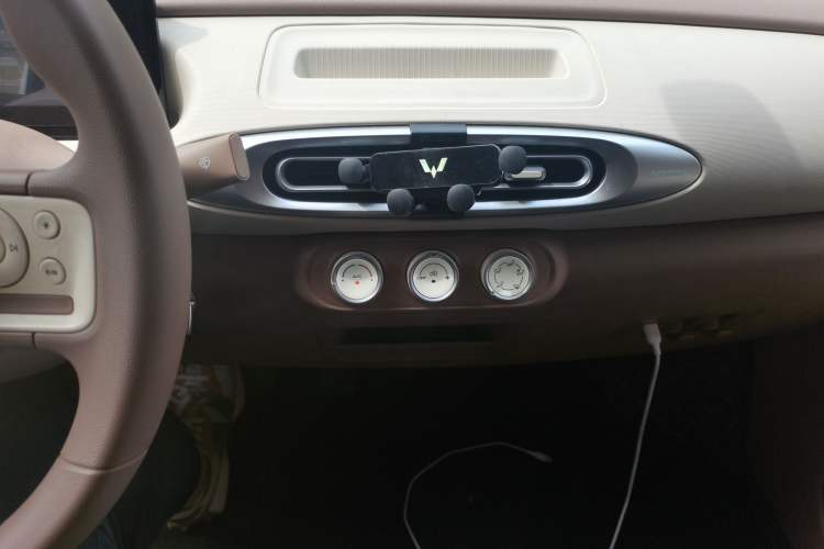 Used Wuling Hongguang MINIEV 2025 Four-Door Version Advanced Edition Audio And AC Panel