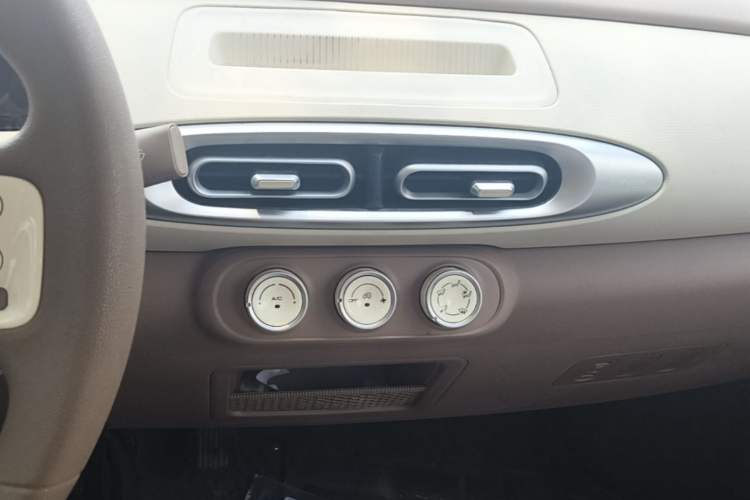 Used Wuling Hongguang MINIEV 2025 Four-Door Version Advanced Edition Audio And AC Panel