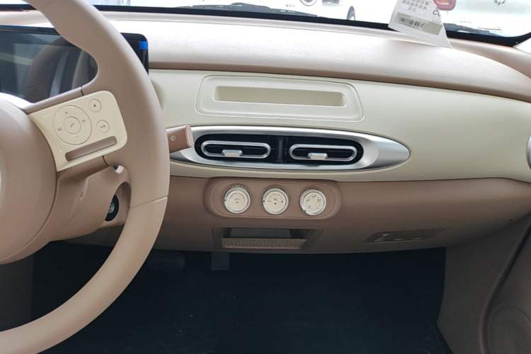 Used Wuling Hongguang MINIEV 2025 Four-Door Version Advanced Edition Audio And AC Panel