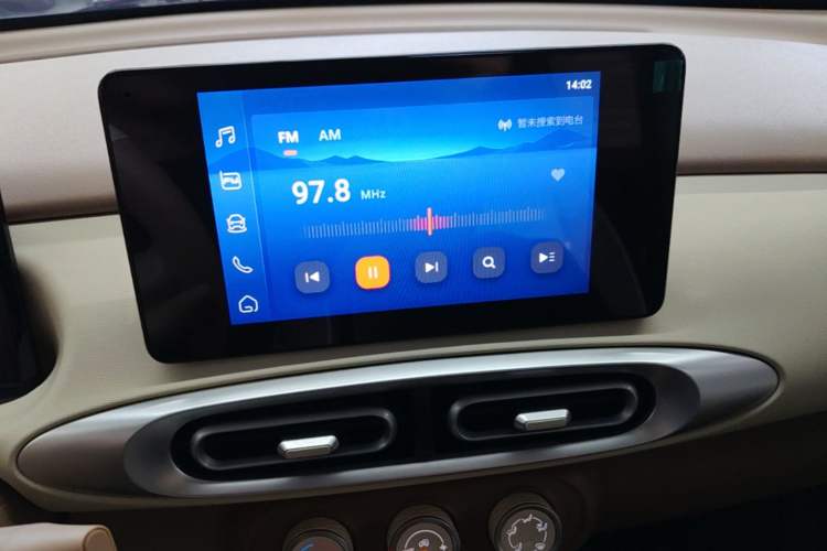 Used Wuling Hongguang MINIEV 2025 Four-Door Version Zhenxiang+ Edition Audio And AC Panel