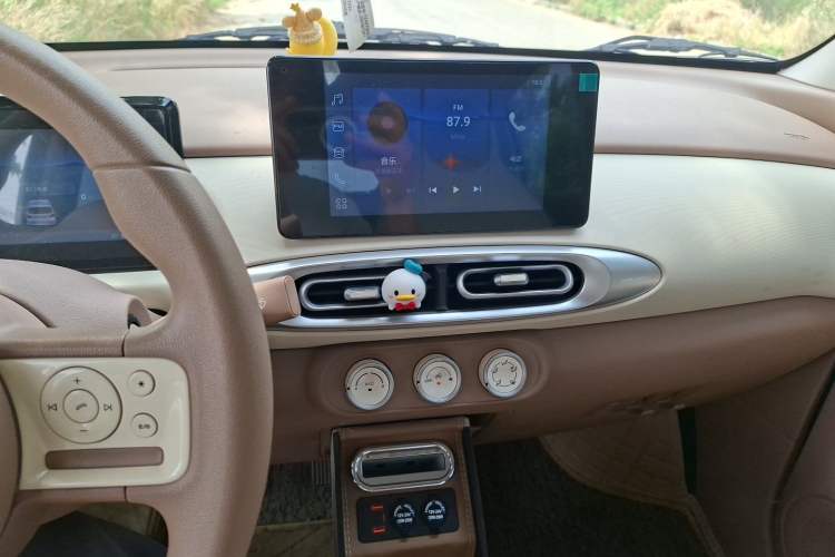 Used Wuling Hongguang MINIEV 2025 Four-Door Version Zhenxiang+ Edition Audio And AC Panel