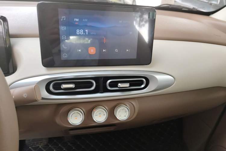 Used Wuling Hongguang MINIEV 2025 Four-Door Version Zhenxiang+ Edition Audio And AC Panel
