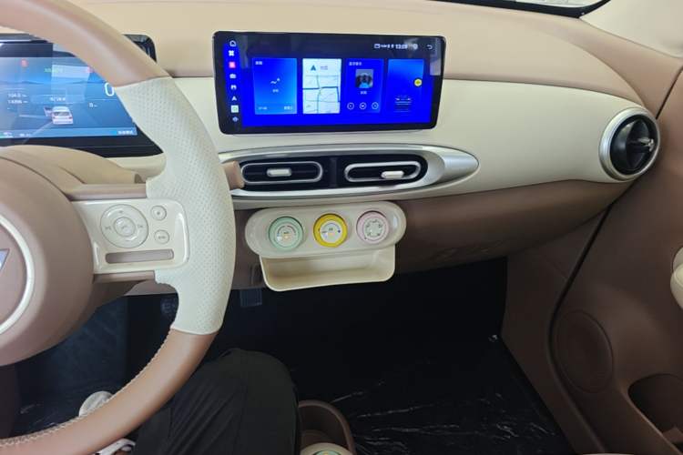 Used Wuling Hongguang MINIEV 2025 Four-Door Version Advanced Edition Audio And AC Panel