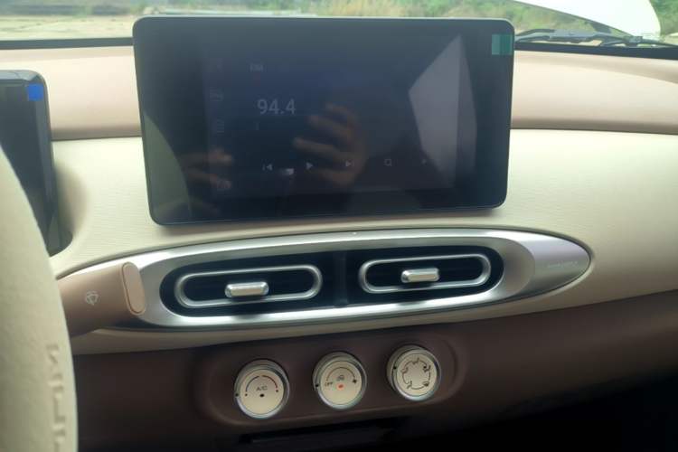 Used Wuling Hongguang MINIEV 2025 Four-Door Version Zhenxiang+ Edition Audio And AC Panel