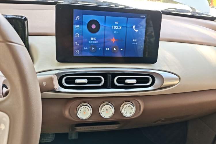 Used Wuling Hongguang MINIEV 2025 Four-Door Version Zhenxiang+ Edition Audio And AC Panel