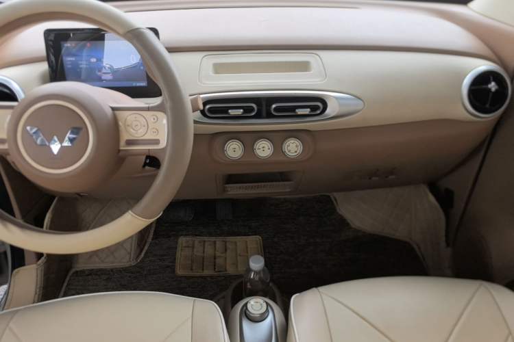 Used Wuling Hongguang MINIEV 2025 Four-Door Version Advanced Edition Audio And AC Panel