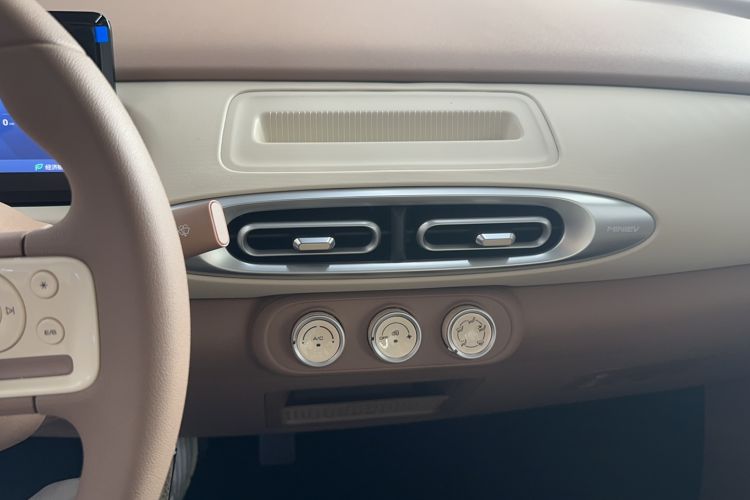 Used Wuling Hongguang MINIEV 2025 Four-Door Version Advanced Edition Audio And AC Panel