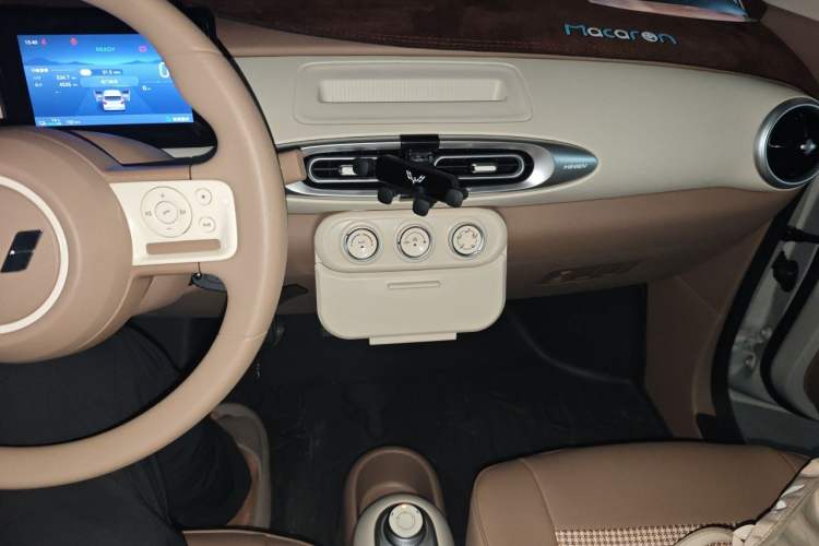 Used Wuling Hongguang MINIEV 2025 Four-Door Version Advanced Edition Audio And AC Panel