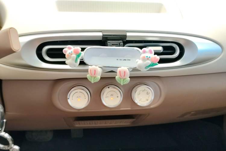 Used Wuling Hongguang MINIEV 2025 Four-Door Version Advanced Edition Audio And AC Panel
