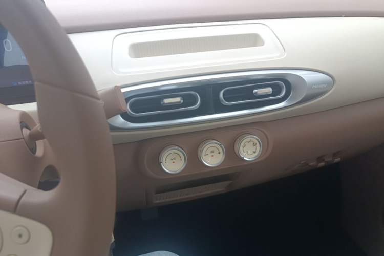 Used Wuling Hongguang MINIEV 2025 Four-Door Version Advanced Edition Audio And AC Panel
