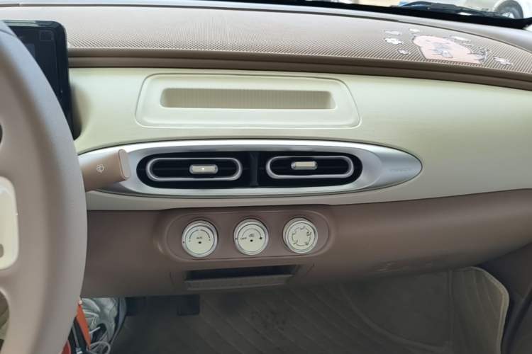 Used Wuling Hongguang MINIEV 2025 Four-Door Version Advanced Edition Audio And AC Panel