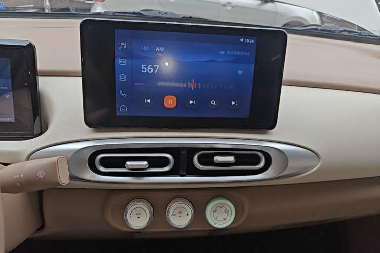 Used Wuling Hongguang MINIEV 2025 Four-Door Version Zhenxiang+ Edition Audio And AC Panel