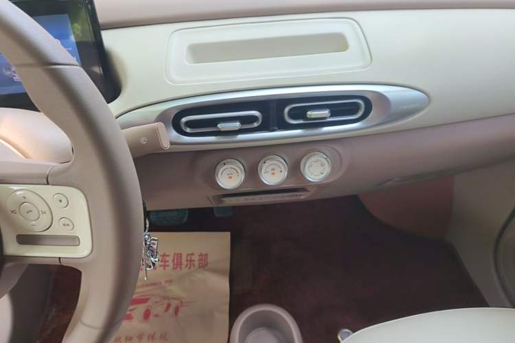 Used Wuling Hongguang MINIEV 2025 Four-Door Version Advanced Edition Audio And AC Panel