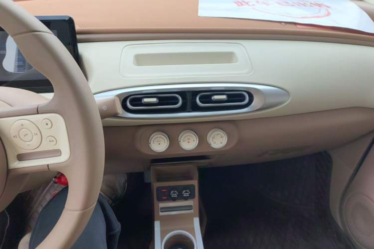 Used Wuling Hongguang MINIEV 2025 Four-Door Version Advanced Edition Audio And AC Panel