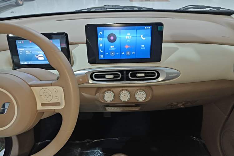 Used Wuling Hongguang MINIEV 2025 Four-Door Version Zhenxiang+ Edition Audio And AC Panel