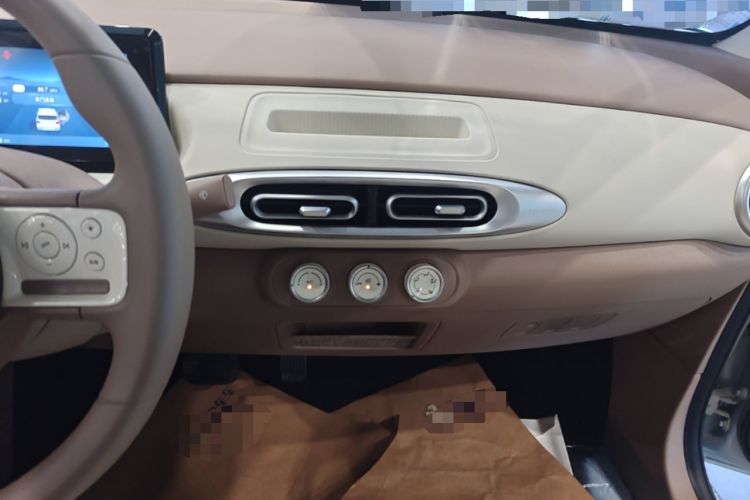Used Wuling Hongguang MINIEV 2025 Four-Door Version Advanced Edition Audio And AC Panel