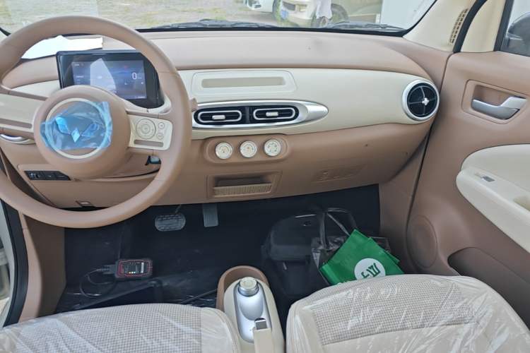 Used Wuling Hongguang MINIEV 2025 Four-Door Version Advanced Edition Audio And AC Panel