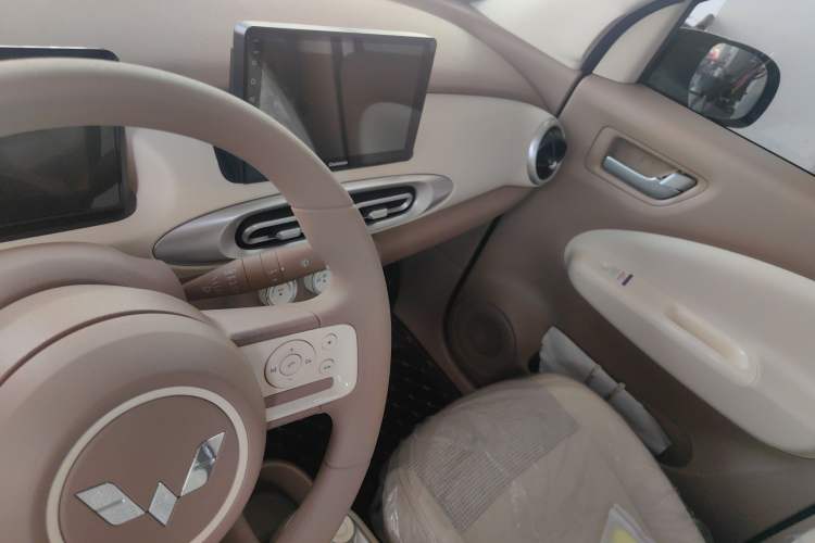 Used Wuling Hongguang MINIEV 2025 Four-Door Version Advanced Edition Audio And AC Panel