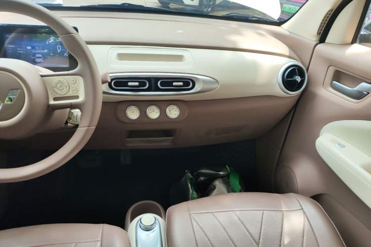 Used Wuling Hongguang MINIEV 2025 Four-Door Version Advanced Edition Audio And AC Panel