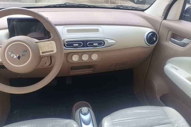 Used Wuling Hongguang MINIEV 2025 Four-Door Version Advanced Edition Audio And AC Panel