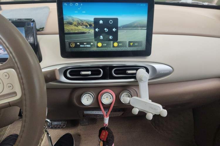 Used Wuling Hongguang MINIEV 2025 Four-Door Version Advanced Edition Audio And AC Panel