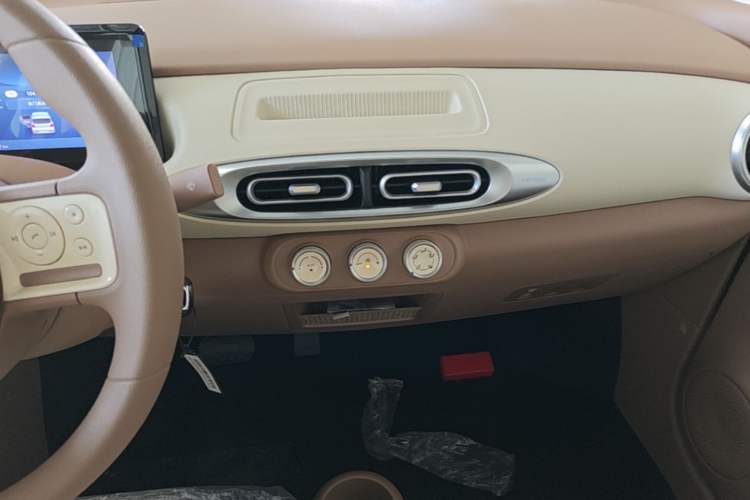 Used Wuling Hongguang MINIEV 2025 Four-Door Version Advanced Edition Audio And AC Panel