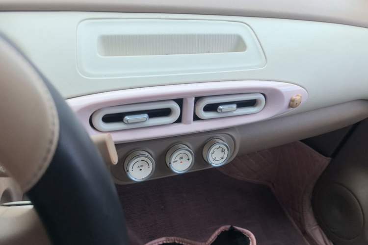 Used Wuling Hongguang MINIEV 2025 Four-Door Version Premium Edition Audio And AC Panel