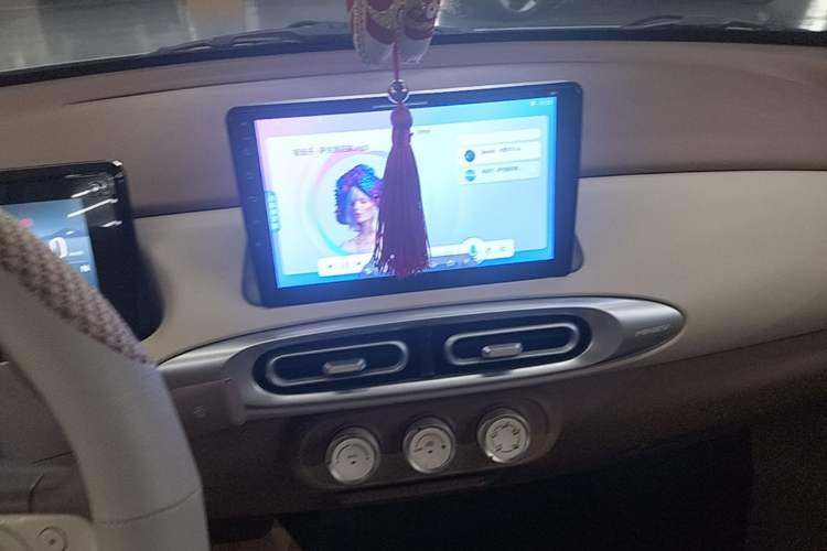 Used Wuling Hongguang MINIEV 2025 Four-Door Version Premium Edition Audio And AC Panel