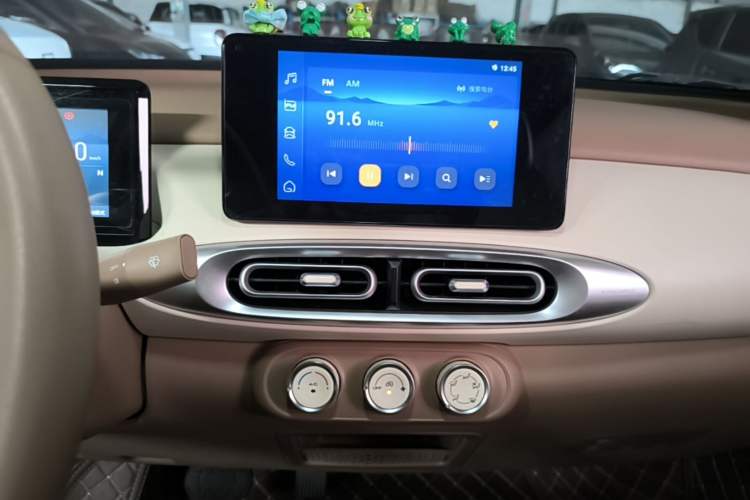 Used Wuling Hongguang MINIEV 2025 Four-Door Version Premium Edition Audio And AC Panel