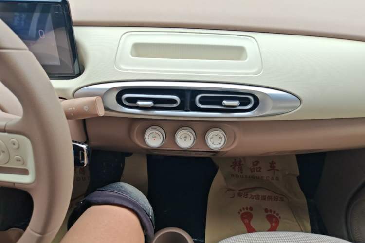 Used Wuling Hongguang MINIEV 2025 Four-Door Version Advanced Edition Audio And AC Panel