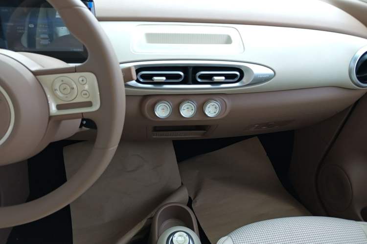 Used Wuling Hongguang MINIEV 2025 Four-Door Version Advanced Edition Audio And AC Panel