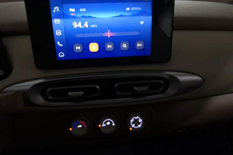 Used Wuling Hongguang MINIEV 2025 Four-Door Version Zhenxiang+ Edition Audio And AC Panel