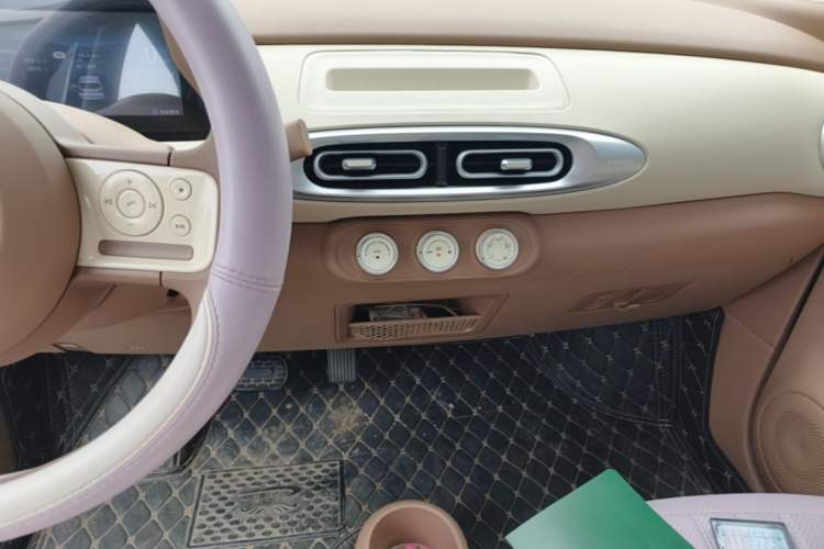 Used Wuling Hongguang MINIEV 2025 Four-Door Version Advanced Edition Audio And AC Panel