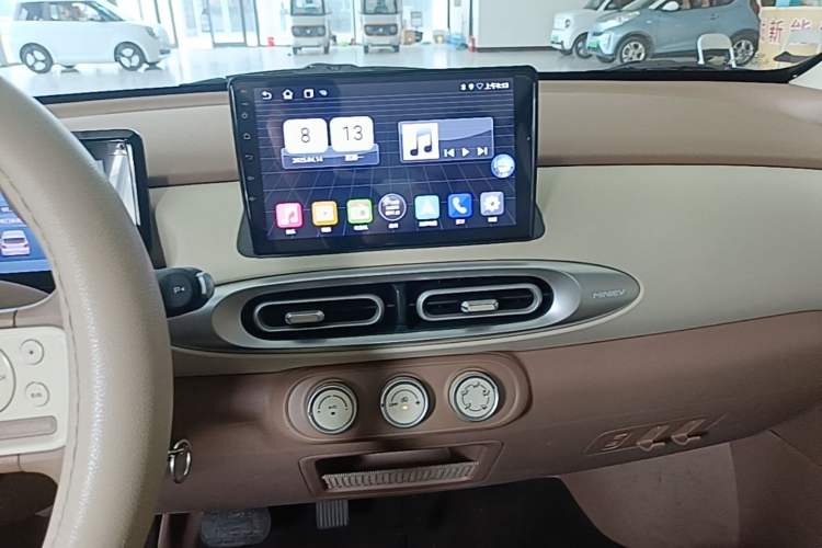 Used Wuling Hongguang MINIEV 2025 Four-Door Version Advanced Edition Audio And AC Panel
