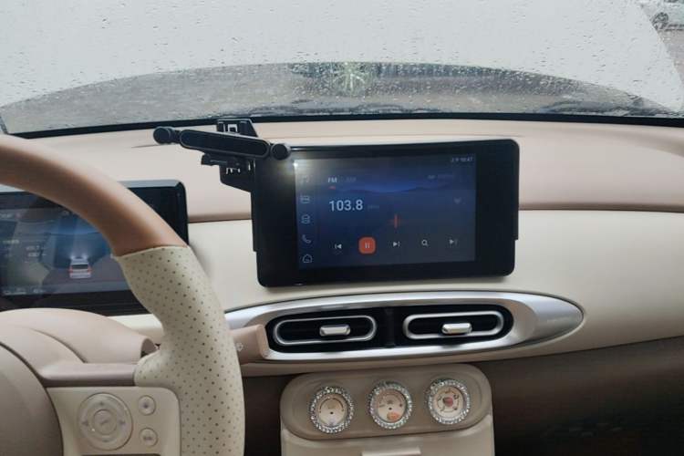 Used Wuling Hongguang MINIEV 2025 Four-Door Version Zhenxiang+ Edition Audio And AC Panel