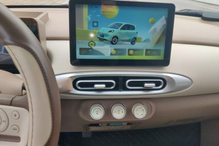 Used Wuling Hongguang MINIEV 2025 Four-Door Version Advanced Edition Audio And AC Panel