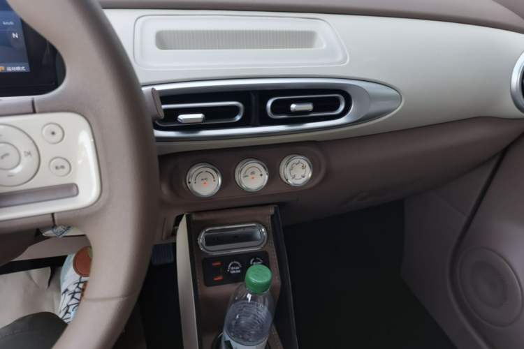 Used Wuling Hongguang MINIEV 2025 Four-Door Version Advanced Edition Audio And AC Panel